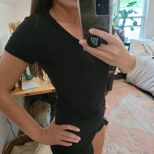 V-neck Black Crop Tee